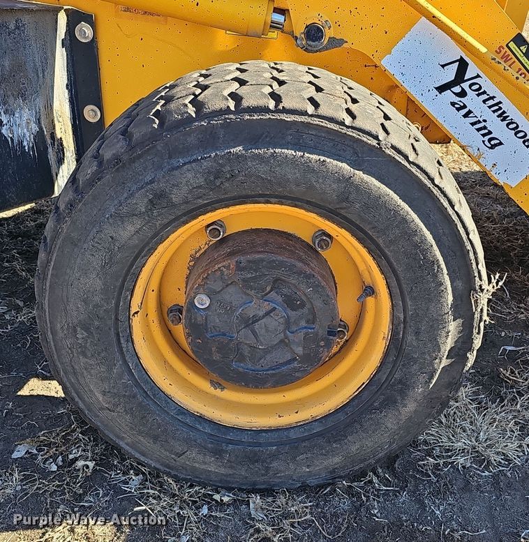 image for item DQ8529 2007 JCB 3CLL  landscape tractor