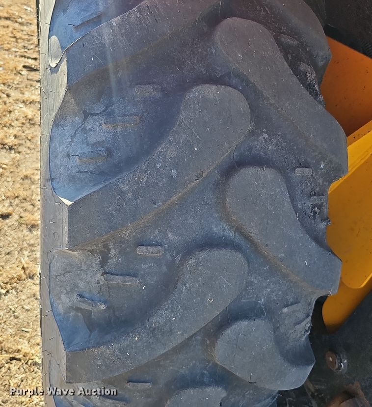 image for item DQ8529 2007 JCB 3CLL  landscape tractor