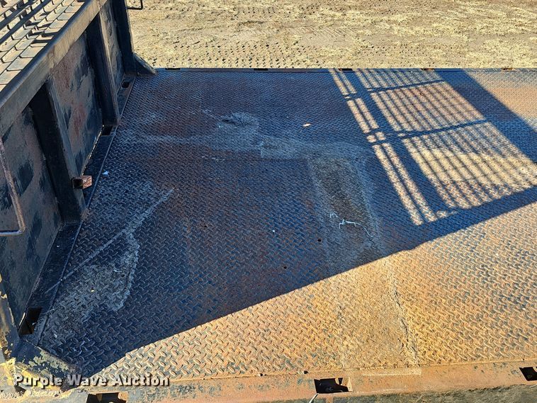 image for item DQ8544 Flatbed
