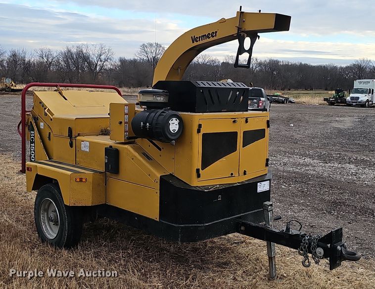 image for item DQ8548 2022 Vermeer BC1500  wood chipper