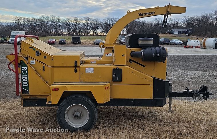 image for item DQ8548 2022 Vermeer BC1500  wood chipper