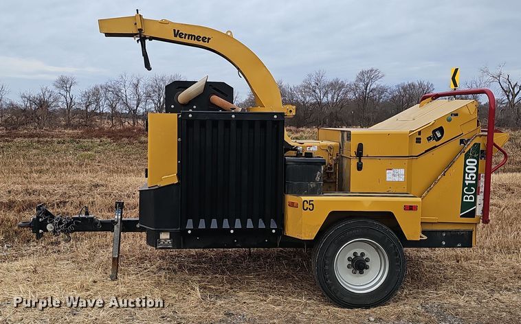 image for item DQ8548 2022 Vermeer BC1500  wood chipper