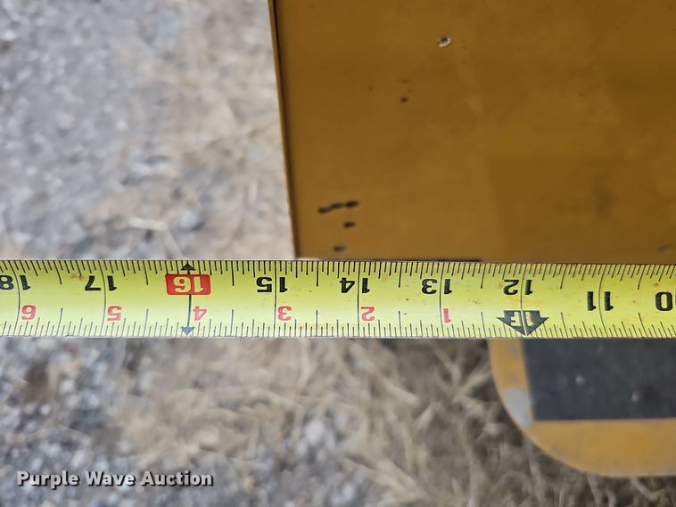 image for item DQ8548 2022 Vermeer BC1500  wood chipper