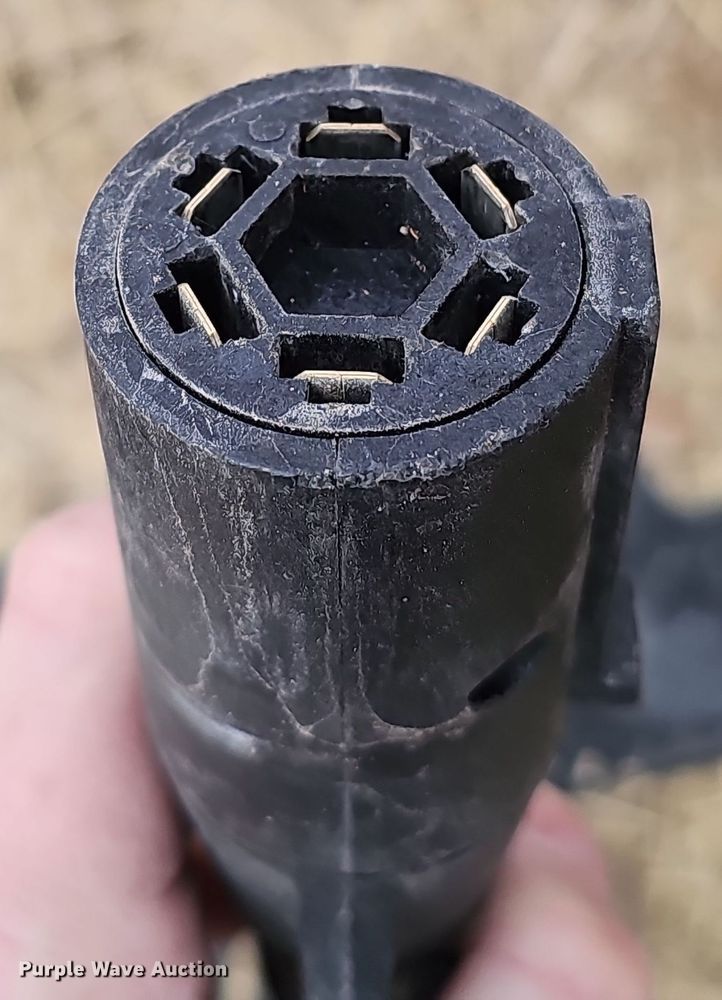 image for item DQ8548 2022 Vermeer BC1500  wood chipper