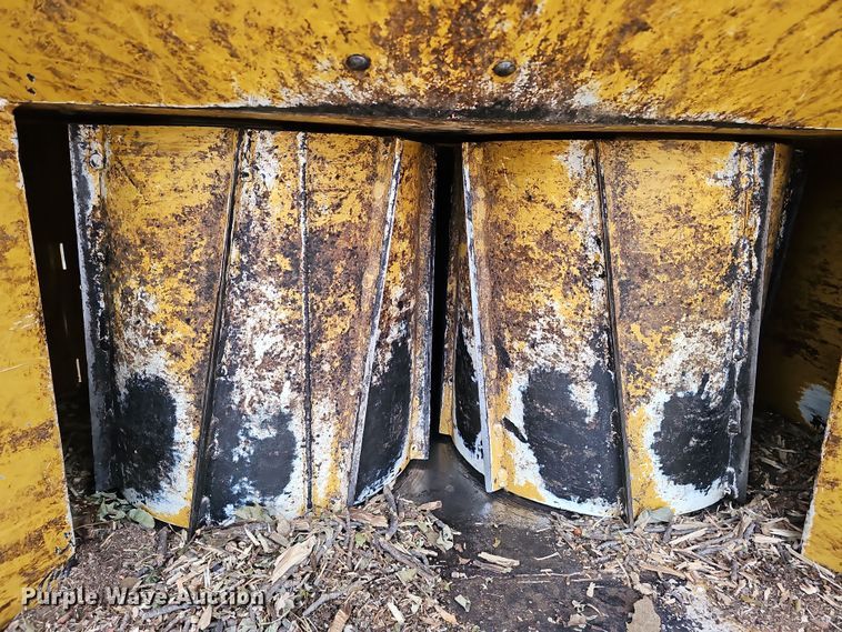 image for item DQ8548 2022 Vermeer BC1500  wood chipper