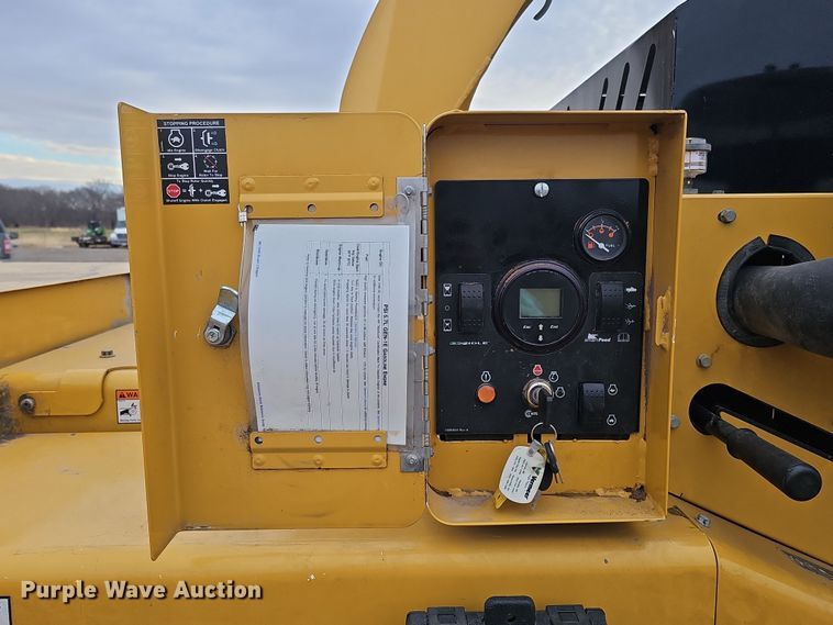 image for item DQ8548 2022 Vermeer BC1500  wood chipper