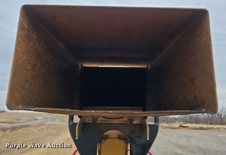 image for item DQ8548 2022 Vermeer BC1500  wood chipper