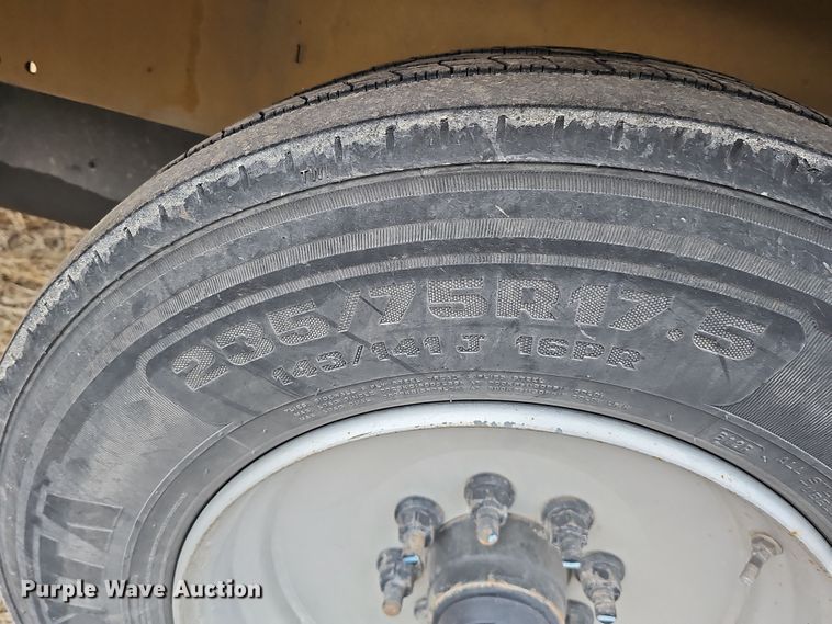 image for item DQ8548 2022 Vermeer BC1500  wood chipper