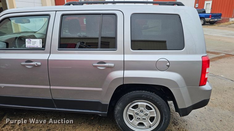 image for item DQ8566 2016 Jeep Patriot SUV