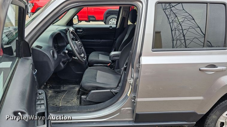 image for item DQ8566 2016 Jeep Patriot SUV