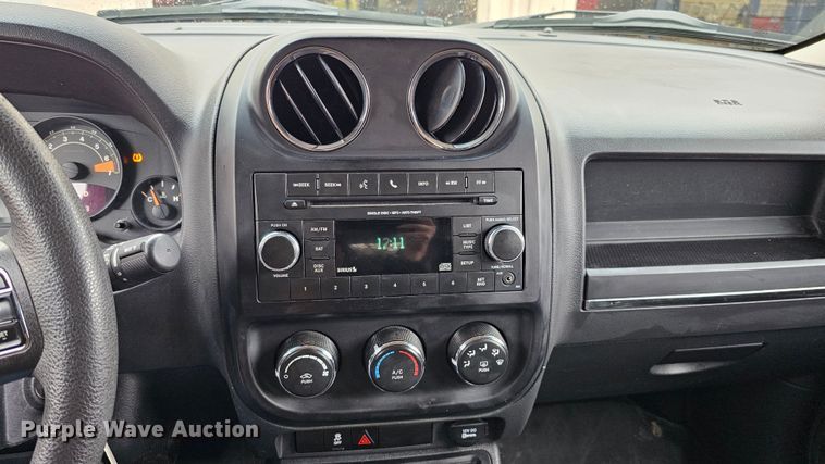 image for item DQ8566 2016 Jeep Patriot SUV