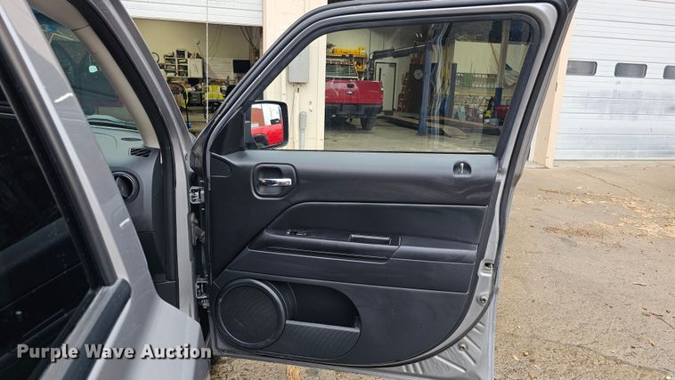 image for item DQ8566 2016 Jeep Patriot SUV