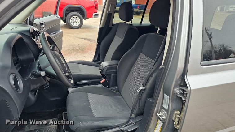 image for item DQ8566 2016 Jeep Patriot SUV