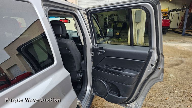 image for item DQ8566 2016 Jeep Patriot SUV