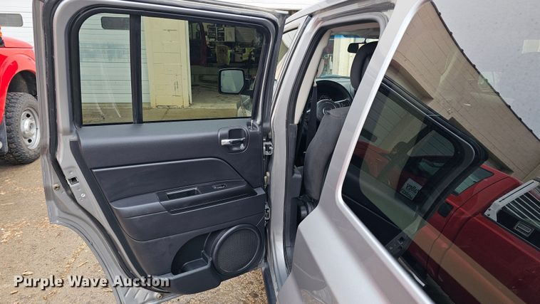 image for item DQ8566 2016 Jeep Patriot SUV