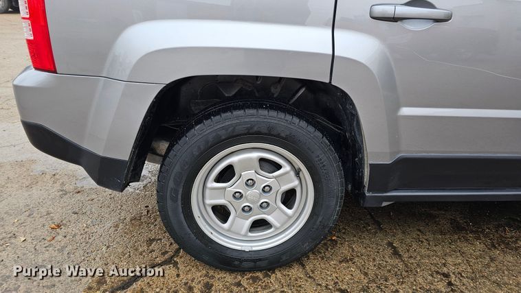 image for item DQ8566 2016 Jeep Patriot SUV