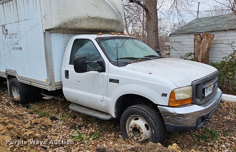 image for item DQ8569 2000 Ford F450 Super Duty  box truck
