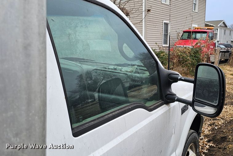 image for item DQ8569 2000 Ford F450 Super Duty  box truck