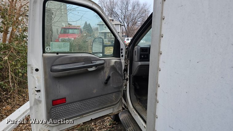 image for item DQ8569 2000 Ford F450 Super Duty  box truck