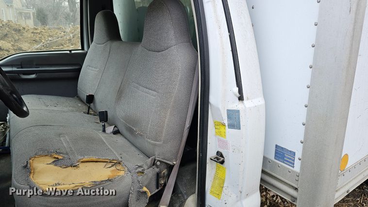 image for item DQ8569 2000 Ford F450 Super Duty  box truck