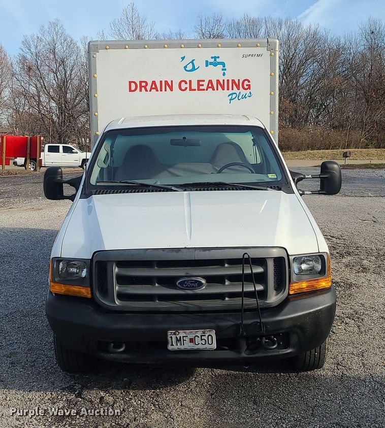 image for item DR7843 2000 Ford F250 Super Duty XL  box truck