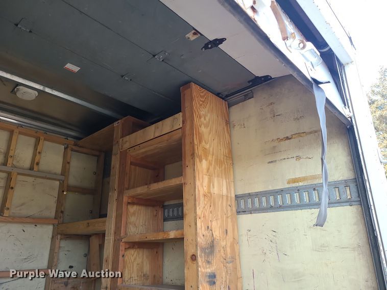 image for item DR7843 2000 Ford F250 Super Duty XL  box truck