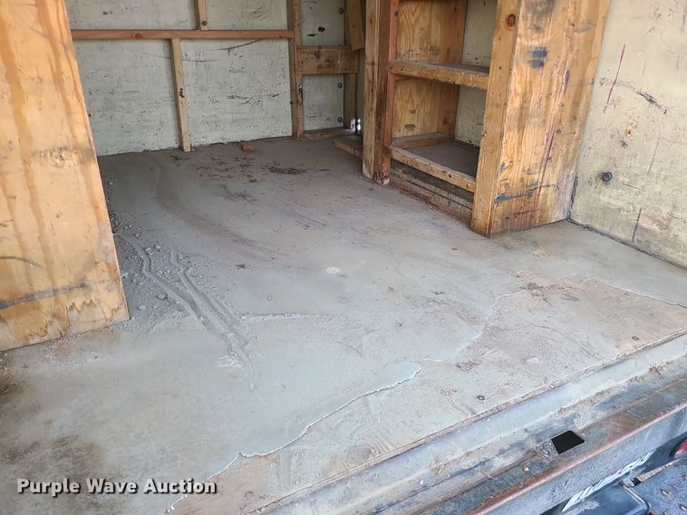 image for item DR7843 2000 Ford F250 Super Duty XL  box truck