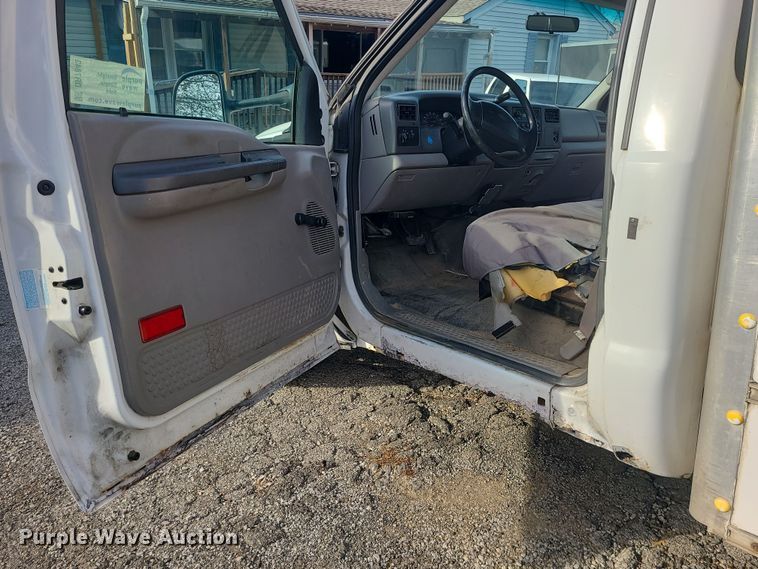 image for item DR7843 2000 Ford F250 Super Duty XL  box truck