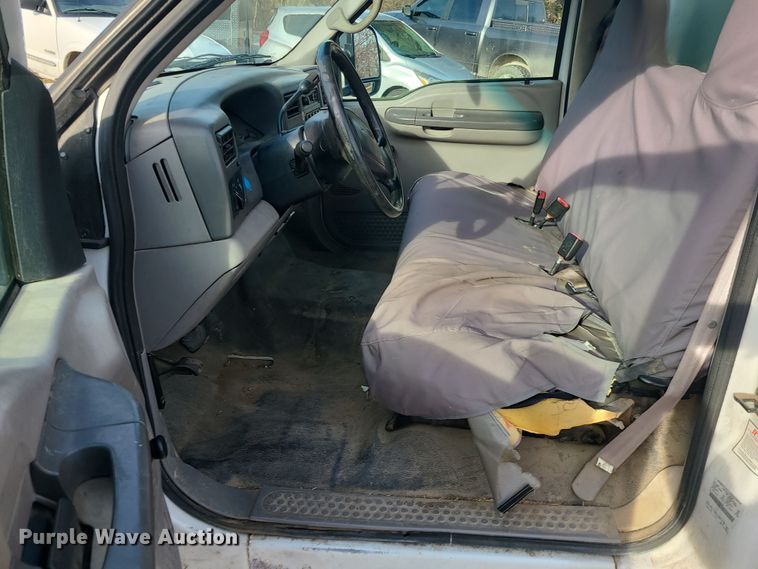 image for item DR7843 2000 Ford F250 Super Duty XL  box truck