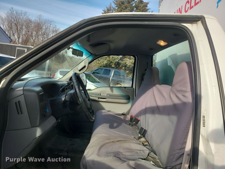 image for item DR7843 2000 Ford F250 Super Duty XL  box truck