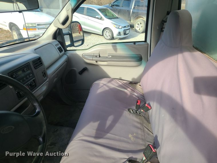 image for item DR7843 2000 Ford F250 Super Duty XL  box truck