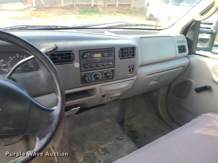 image for item DR7843 2000 Ford F250 Super Duty XL  box truck