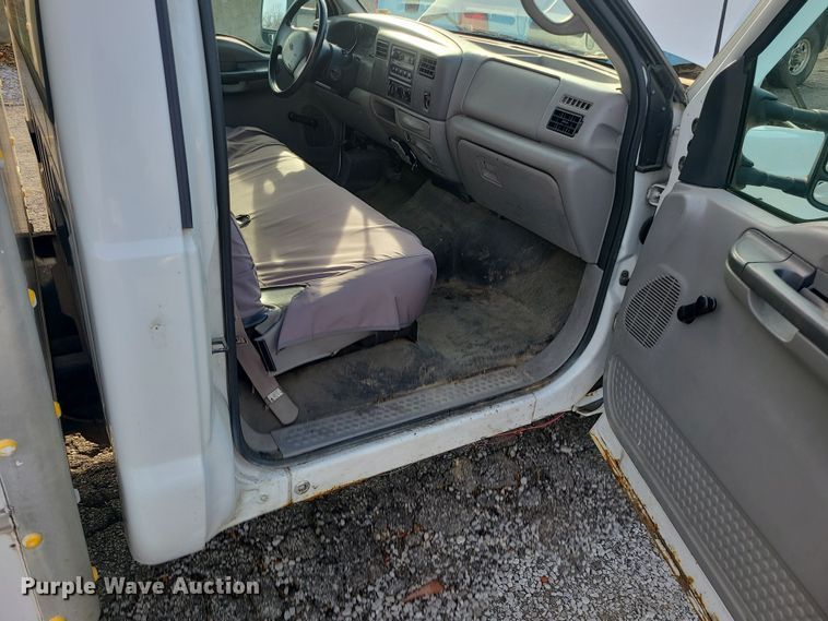 image for item DR7843 2000 Ford F250 Super Duty XL  box truck