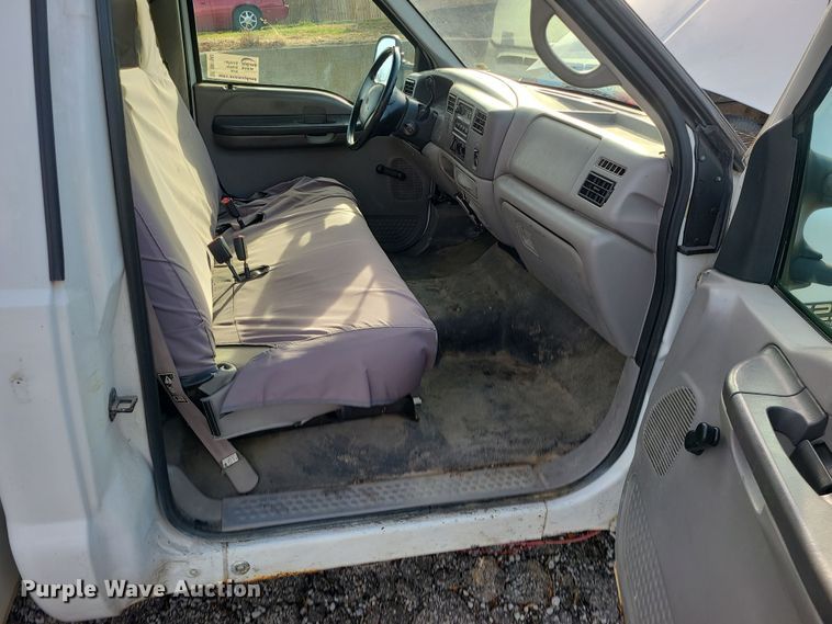 image for item DR7843 2000 Ford F250 Super Duty XL  box truck