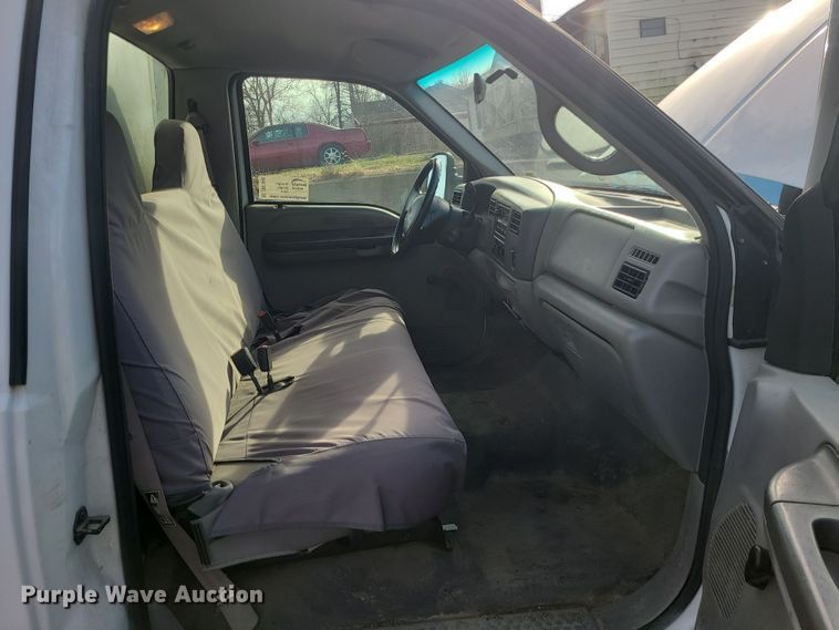 image for item DR7843 2000 Ford F250 Super Duty XL  box truck