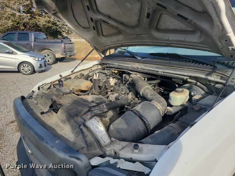 image for item DR7843 2000 Ford F250 Super Duty XL  box truck