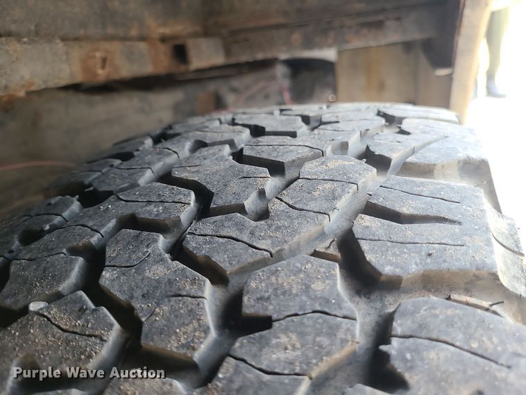 image for item DR7843 2000 Ford F250 Super Duty XL  box truck