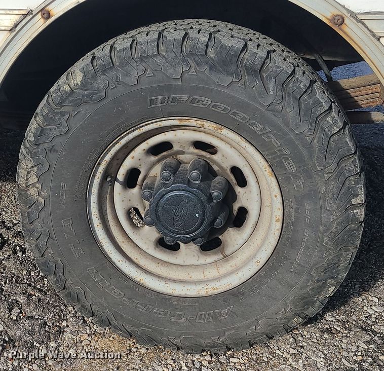 image for item DR7843 2000 Ford F250 Super Duty XL  box truck