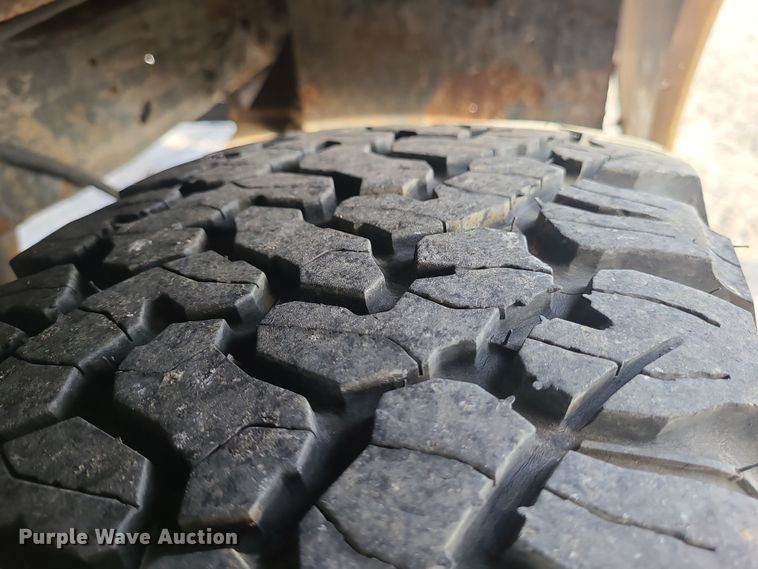 image for item DR7843 2000 Ford F250 Super Duty XL  box truck