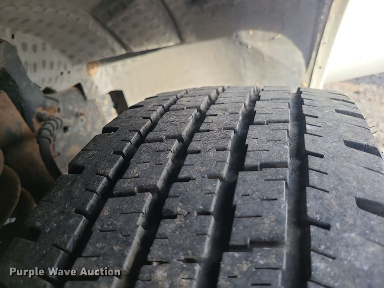 image for item DR7843 2000 Ford F250 Super Duty XL  box truck