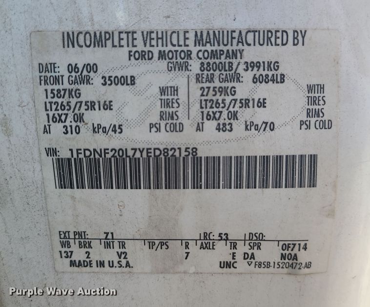 image for item DR7843 2000 Ford F250 Super Duty XL  box truck