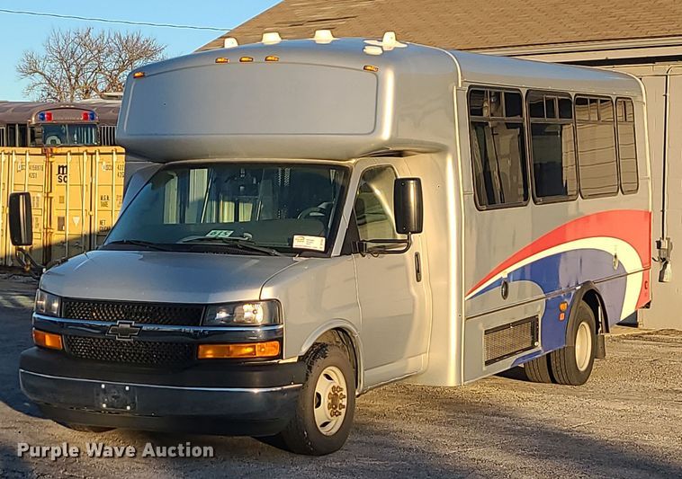 image for item DR7845 2016 Chevrolet Express  shuttle bus