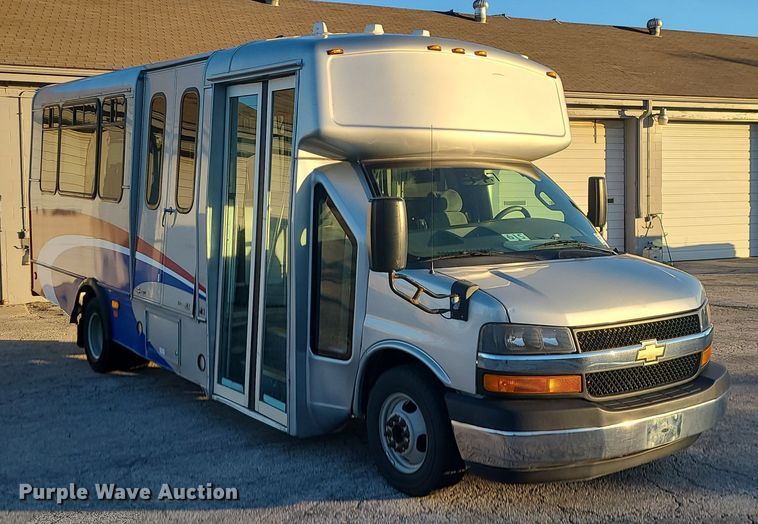 image for item DR7845 2016 Chevrolet Express  shuttle bus