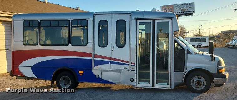 image for item DR7845 2016 Chevrolet Express  shuttle bus