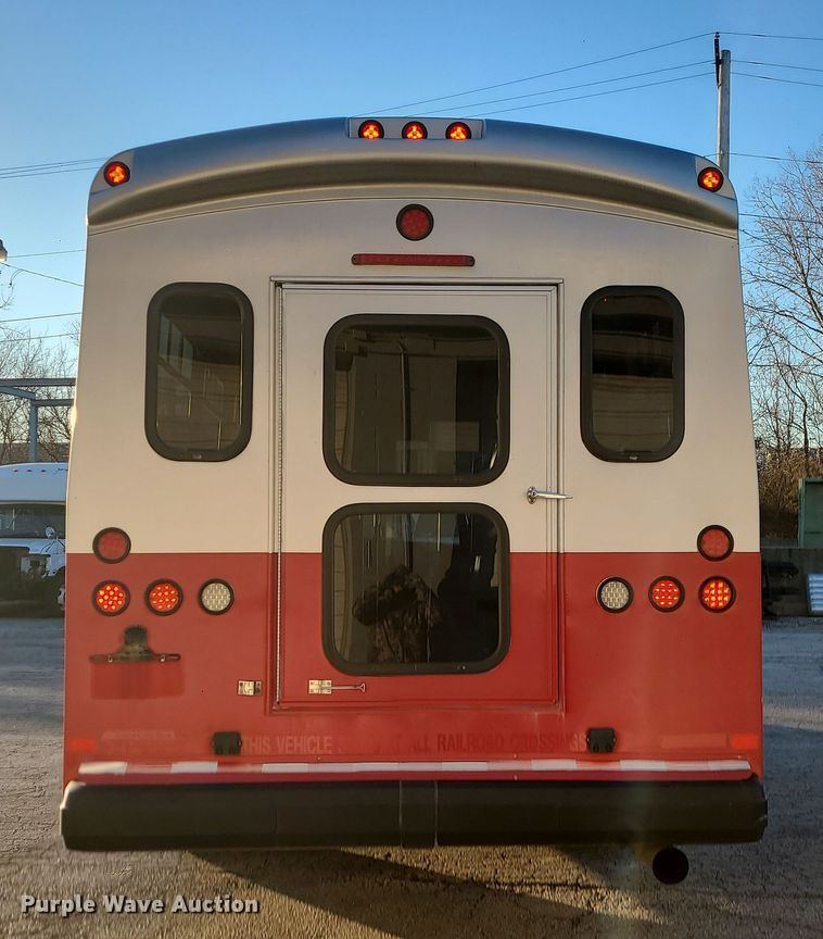 image for item DR7845 2016 Chevrolet Express  shuttle bus