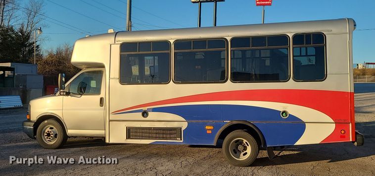 image for item DR7845 2016 Chevrolet Express  shuttle bus