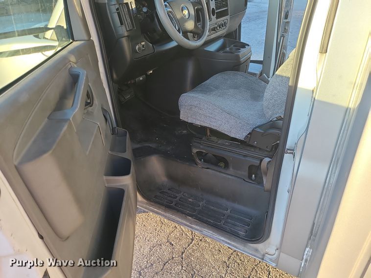 image for item DR7845 2016 Chevrolet Express  shuttle bus