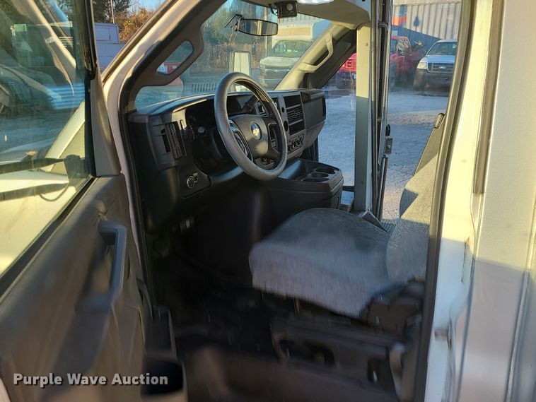 image for item DR7845 2016 Chevrolet Express  shuttle bus