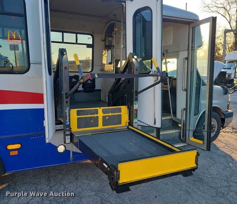 image for item DR7845 2016 Chevrolet Express  shuttle bus