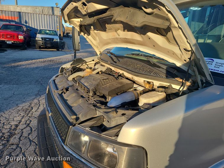 image for item DR7845 2016 Chevrolet Express  shuttle bus